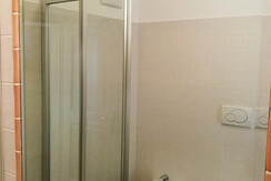 Appartamento trilocale con balcone_5p_bagno1