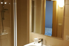 Camera matrimoniale senza balcone_bagno