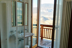 Camera matrimoniale con balcone_bagno