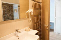 Camera 4 bagno agriturismo Linda