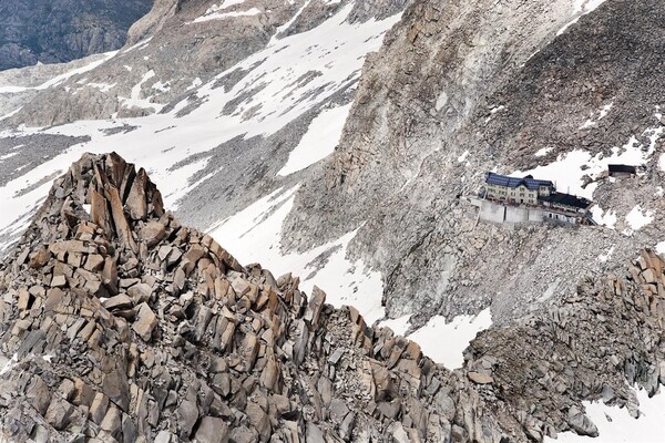 Ai Caduti della Adamello rifugio Lobbia