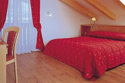 Hotel-Ai-Zirmes-Moena-Camera-Classic (1)