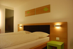 JUNIOR SUITE green details