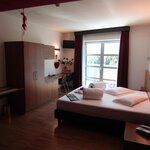 Foto di Family room con balcone