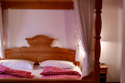 Albergo centrale canazei suitte letto a baldacchin Albergo centrale canazei suitte letto a baldacchin