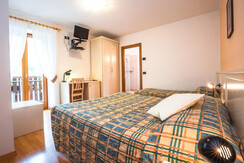 camera tripla standard camera tripla standard