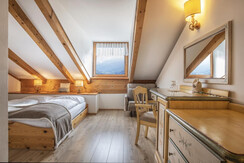 CV Hotel - camera mansardata doppia-tripla (3) o D