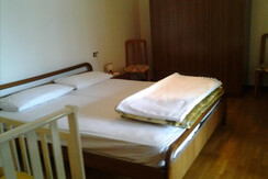 camera matrimoniale più letto singolo e lettino camera matrimoniale più letto singolo e lettino