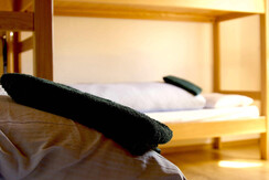 Rifugio Alimonta - Privates Siebenbettzimmer mit Bettwäsche