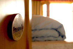 Rifugio Alimonta - Privates Siebenbettzimmer mit Bettwäsche