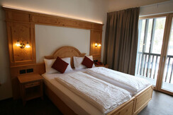 SUPERIOR 4 (2) SUPERIOR 4 (2)