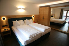 SUPERIOR 7 (2) SUPERIOR 7 (2)