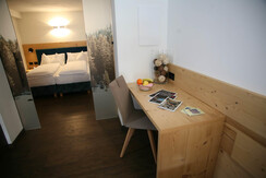 SUITE 2 (2) SUITE 2 (2)