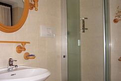 Bagno con doccia