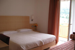 CAMERa matrim con letto aggiunto CAMERa matrim con letto aggiunto