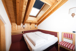 Appartamento con una camera in mansarda (1)