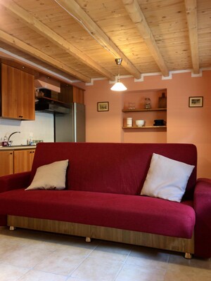 red-apartment-living-room-tenno-1