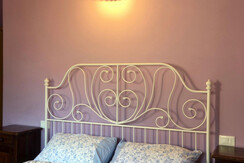 purple-apartment-double-bed-tenno-2