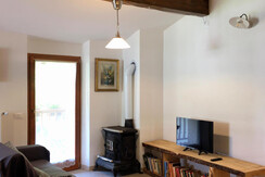 purple-apartment-living-room-tenno-3