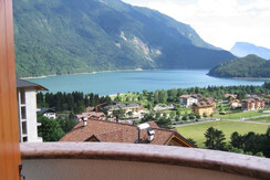 Vista del lago dal poggiolo