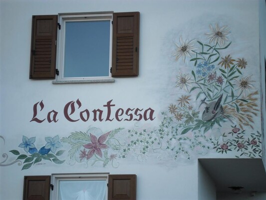 "LA CONTESSA"