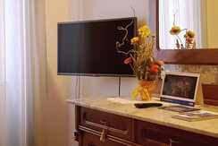 102 - TV LCD/ SAT 32" 102 - TV LCD/ SAT 32"