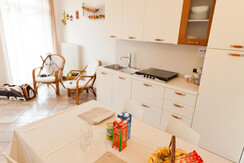 106 - Cucina e tavolo da pranzo 106 - Cucina e tavolo da pranzo