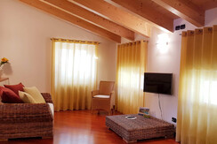 Suite 107 - Salotto con TV LCD/SAT 32" Suite 107 - Salotto con TV LCD/SAT 32"