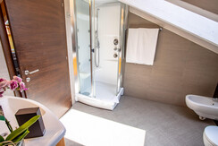 Bagno Rosso Ciliegia 2 Bagno Rosso Ciliegia 2