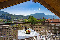 Esterno Rosso Ciliegia 2 Esterno Rosso Ciliegia 2