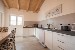 cucina con lavastoviglie