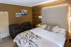 Arnica-Soraga_Camera Classic Balcone_01