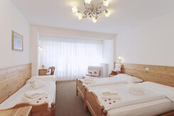 Camera matrimoniale con terzo letto Camera matrimoniale con terzo letto