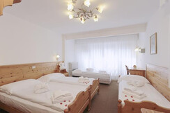 Camera matrimoniale con terzo e quarto letto Camera matrimoniale con terzo e quarto letto