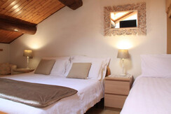 camera tripla aurora