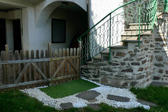 E2C427DC-9DFC-403D-8F4C-7741A266E136_1_201_a