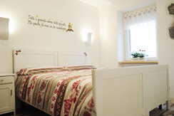 Stanza_rosso_fragola_04