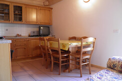 Particolare interni. Soggiorno-cucina Particolare interni. Soggiorno-cucina