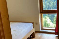 5a4f27a8-ff34-44a9-9805-935d27031295