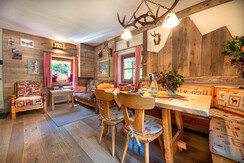 soggiorno-cucina-mas-del-bortol-chalet-baita-valdi