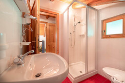 bagno-doccia-secondopiano-mas dei toti-chalet-bait
