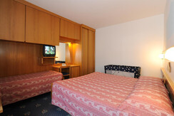 Camera tripla + culla Camera tripla + culla