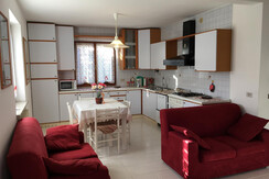 Cucina e parte del soggiorno Cucina e parte del soggiorno