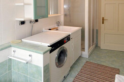 bagno con lavatrice