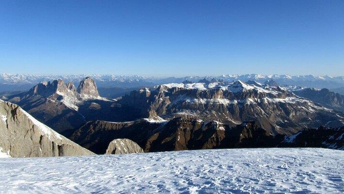 Rifugio Capanna Punta Penia 1