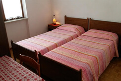 STANZA CON DUE LETTI