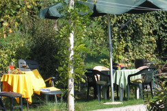 Giardino con barbecue Giardino con barbecue