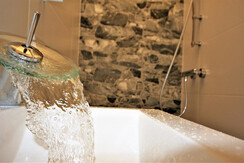 Rubinetto 2° bagno. Rubinetto 2° bagno.