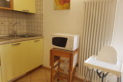 cucina con forno a microonde cucina con forno a microonde