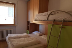 stanza da letto con 3 letti verde stanza da letto con 3 letti verde